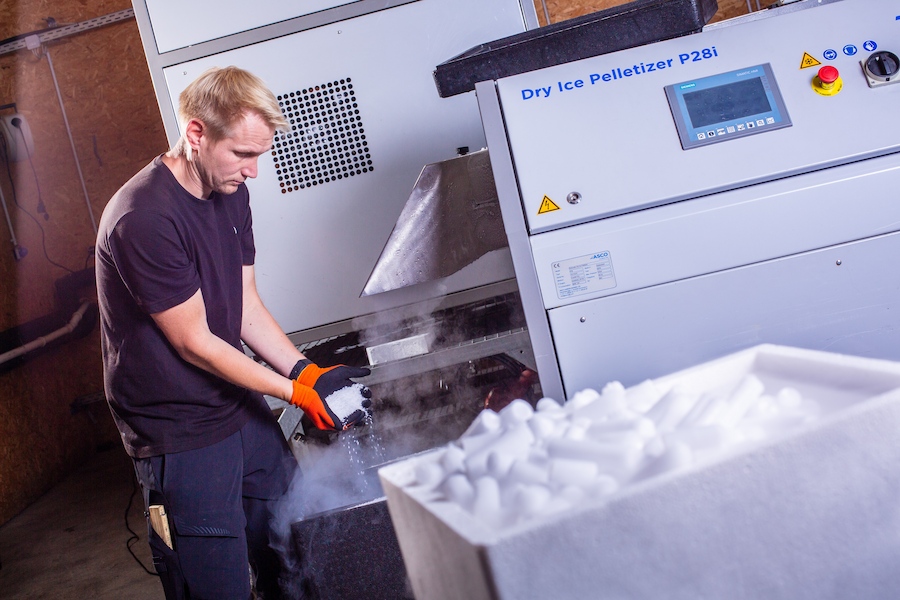 Trockeneis24-Herstellung-Trockeneis-Nuggets